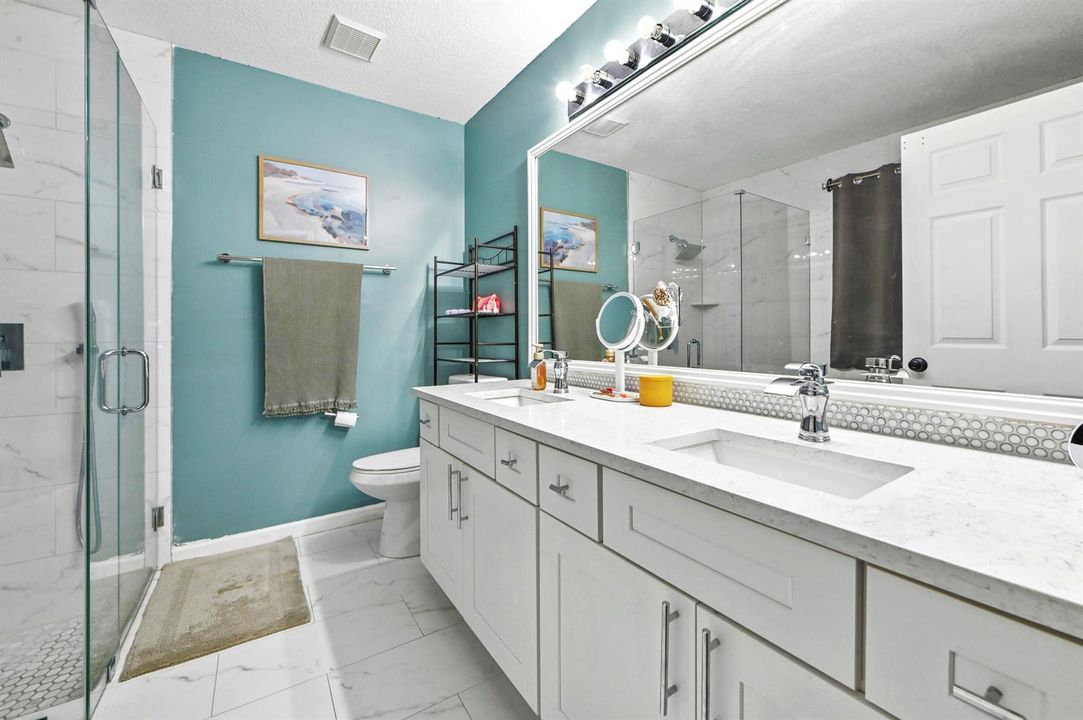 28 Bathroom 01