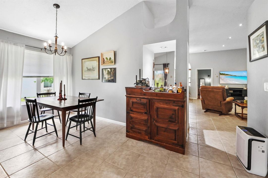 09 Dining room 01
