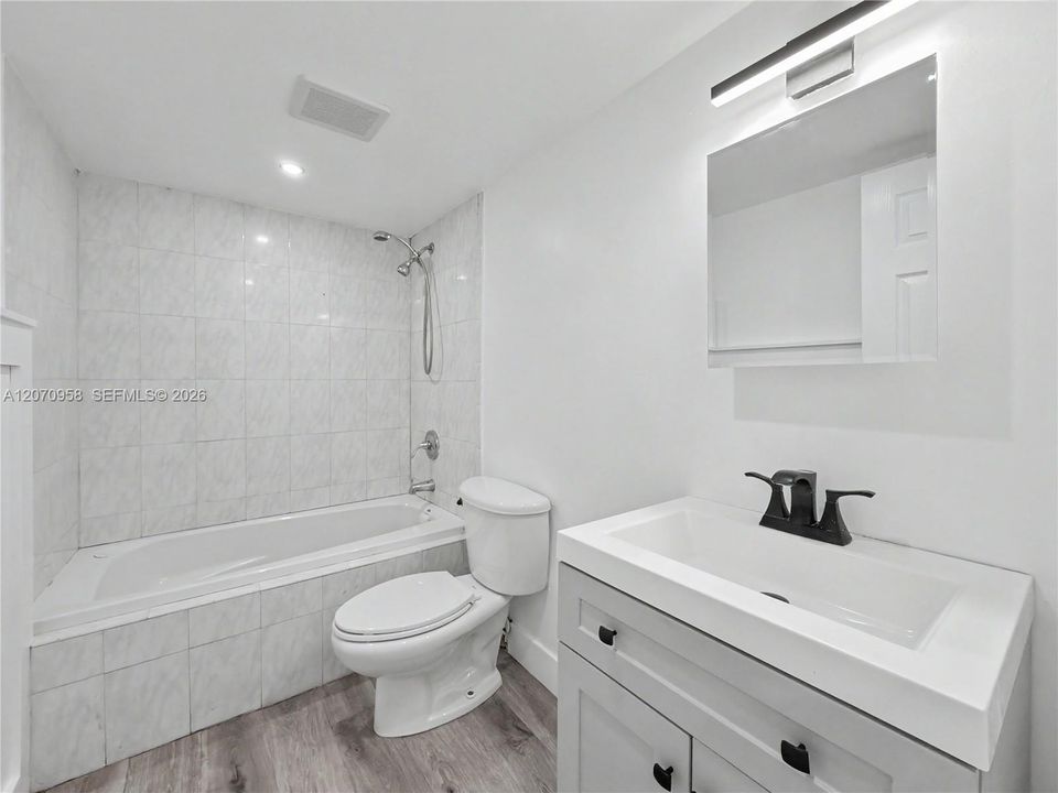 For Rent: $2,250 (2 beds, 2 baths, 1099 Square Feet)