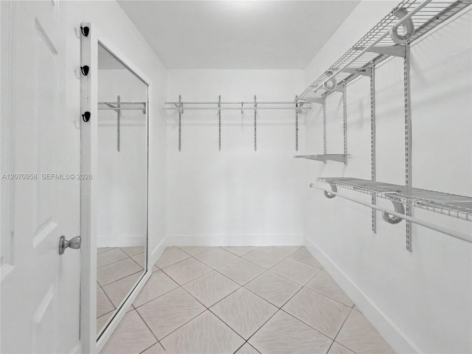 For Rent: $2,250 (2 beds, 2 baths, 1099 Square Feet)