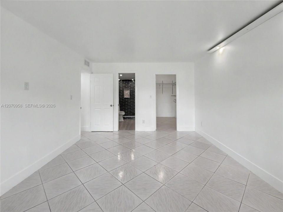 For Rent: $2,250 (2 beds, 2 baths, 1099 Square Feet)