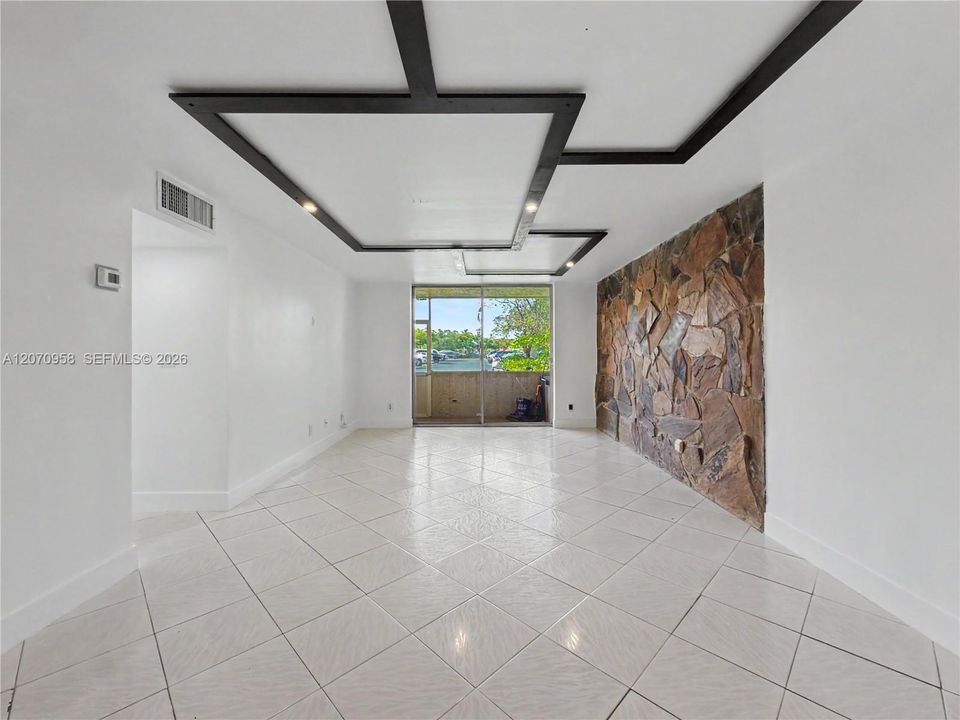 For Rent: $2,250 (2 beds, 2 baths, 1099 Square Feet)