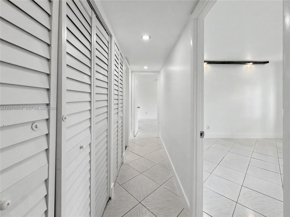 For Rent: $2,250 (2 beds, 2 baths, 1099 Square Feet)