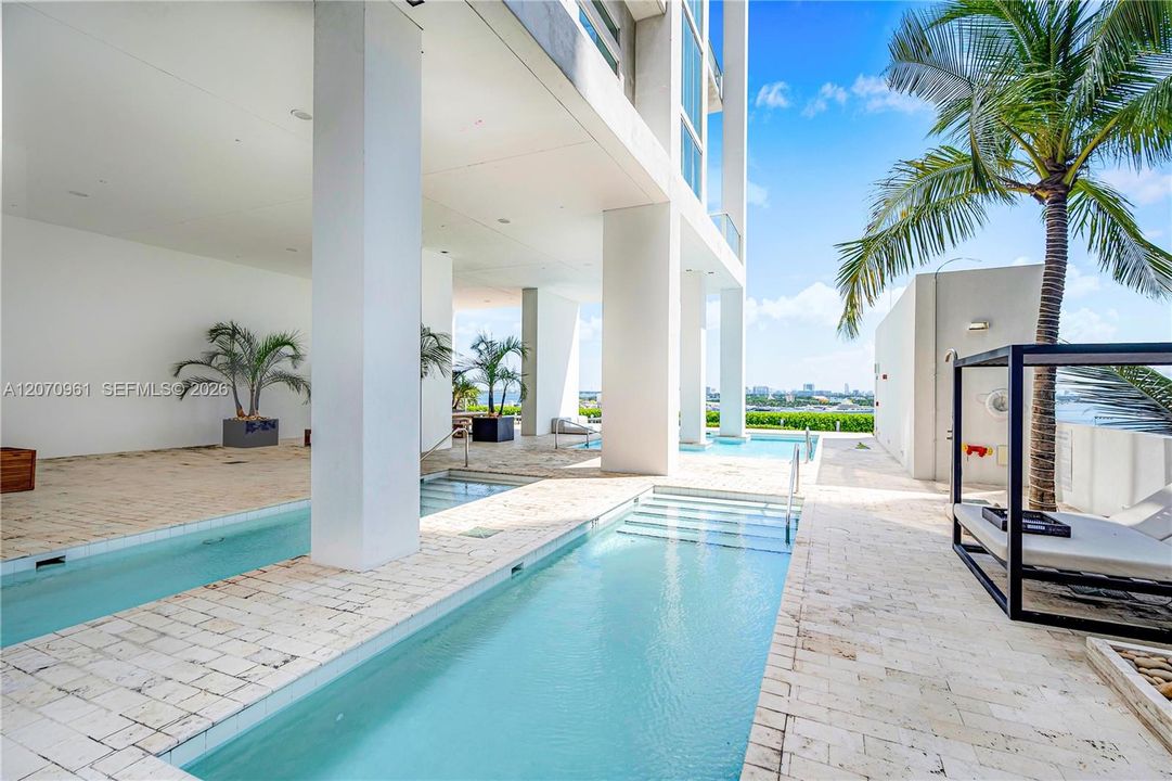For Sale: $1,555,888 (2 beds, 2 baths, 1794 Square Feet)