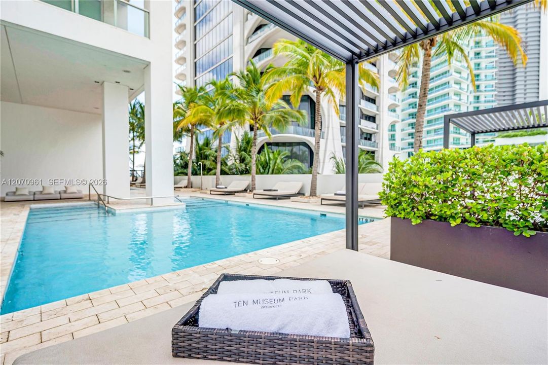 For Sale: $1,555,888 (2 beds, 2 baths, 1794 Square Feet)