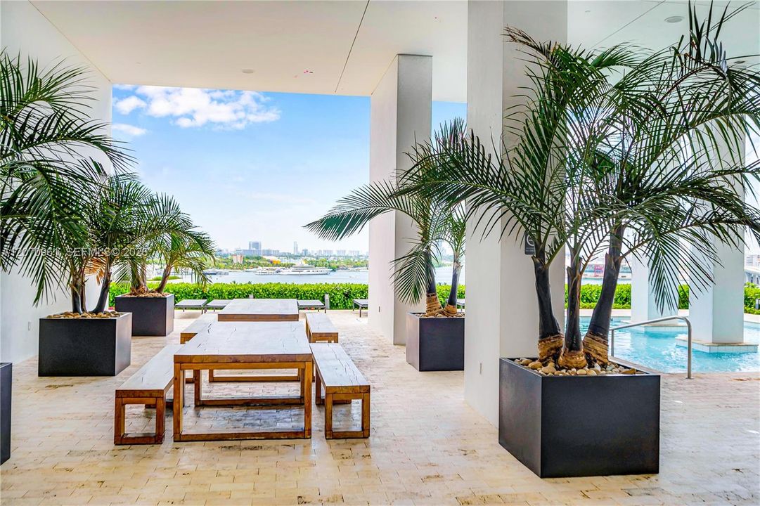 For Sale: $1,555,888 (2 beds, 2 baths, 1794 Square Feet)