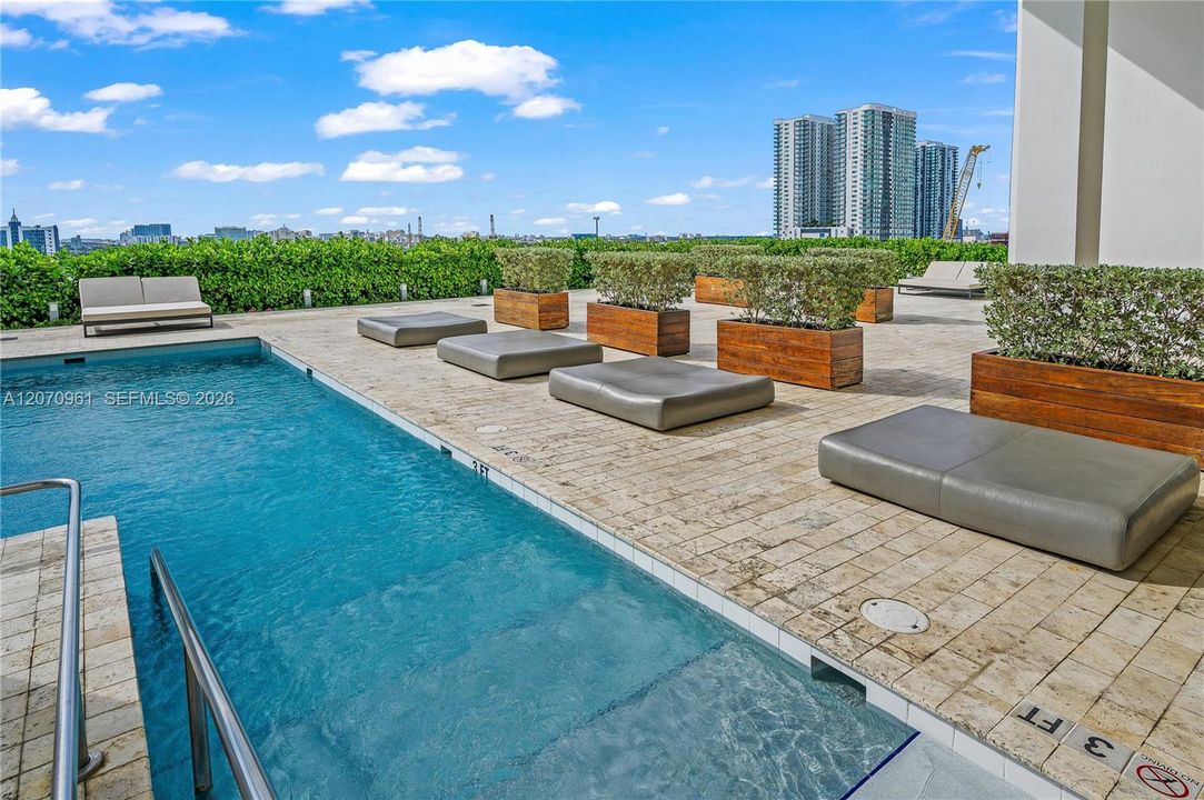 For Sale: $1,555,888 (2 beds, 2 baths, 1794 Square Feet)