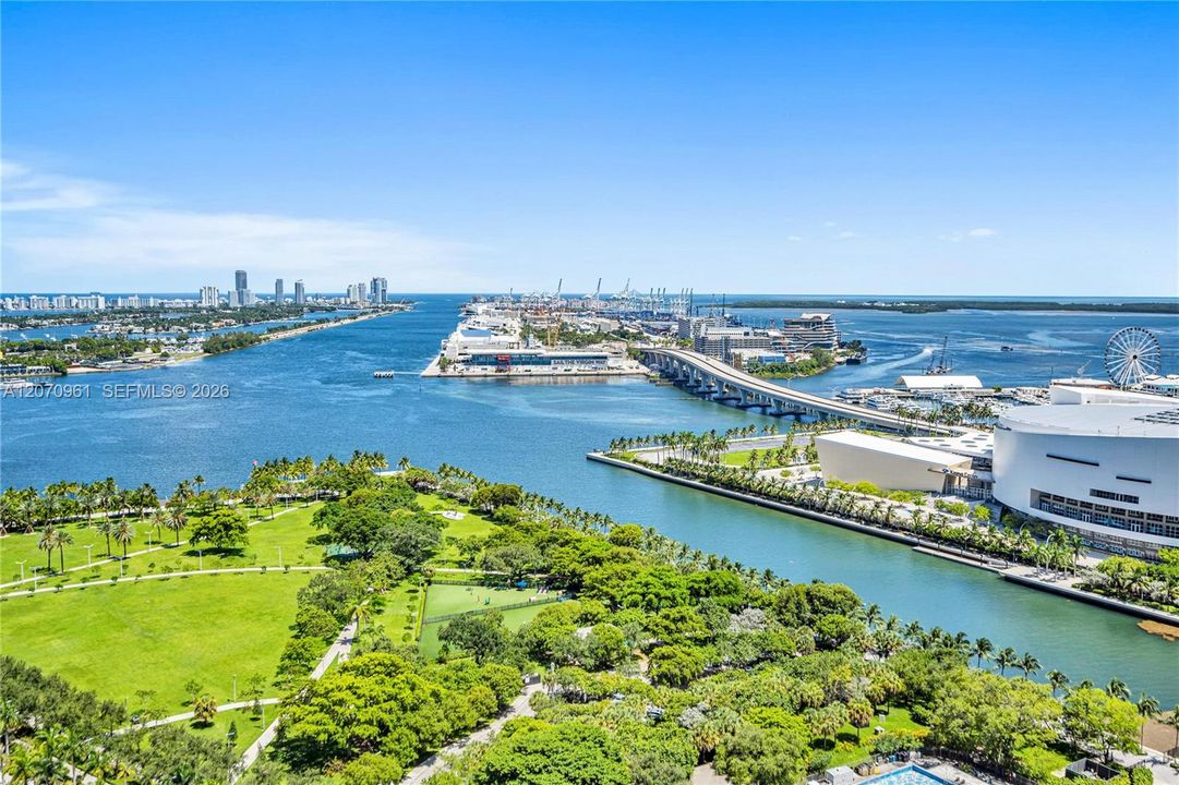 For Sale: $1,555,888 (2 beds, 2 baths, 1794 Square Feet)