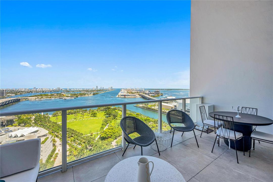 For Sale: $1,555,888 (2 beds, 2 baths, 1794 Square Feet)