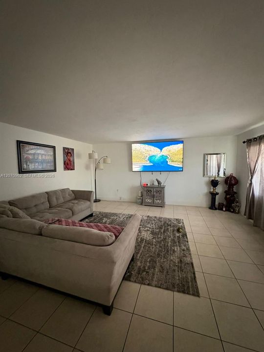 For Rent: $2,250 (2 beds, 2 baths, 1250 Square Feet)