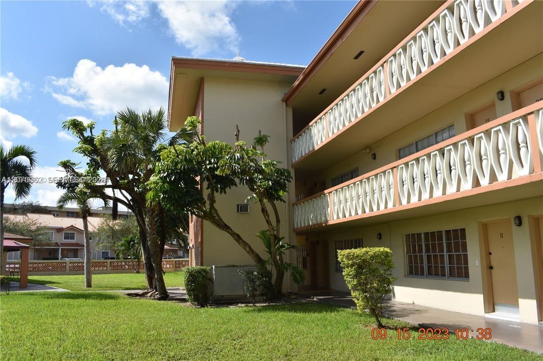 For Rent: $2,250 (2 beds, 2 baths, 1250 Square Feet)