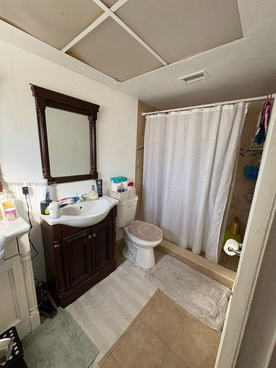 For Rent: $2,250 (2 beds, 2 baths, 1250 Square Feet)