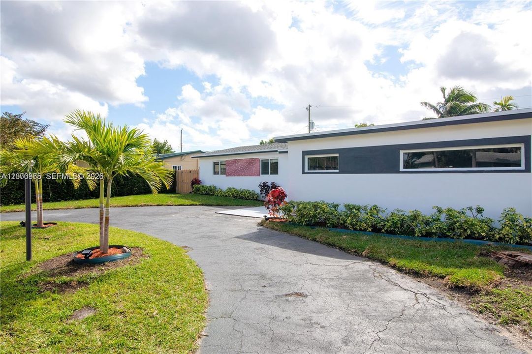 For Rent: $4,500 (3 beds, 2 baths, 1876 Square Feet)