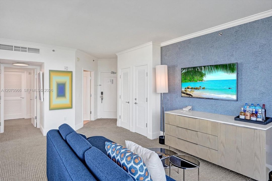 For Rent: $7,000 (1 beds, 2 baths, 1100 Square Feet)