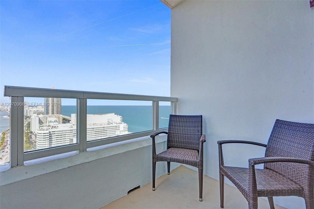 For Rent: $7,000 (1 beds, 2 baths, 1100 Square Feet)