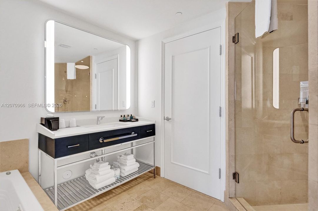 For Rent: $7,000 (1 beds, 2 baths, 1100 Square Feet)