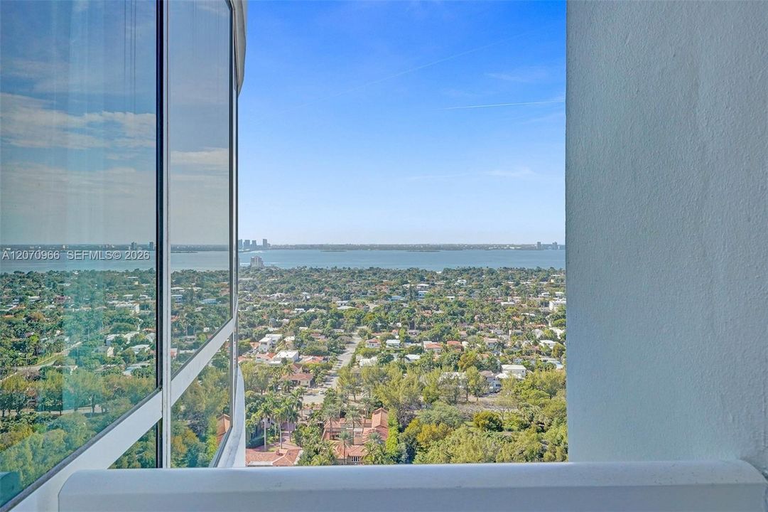 For Rent: $7,000 (1 beds, 2 baths, 1100 Square Feet)