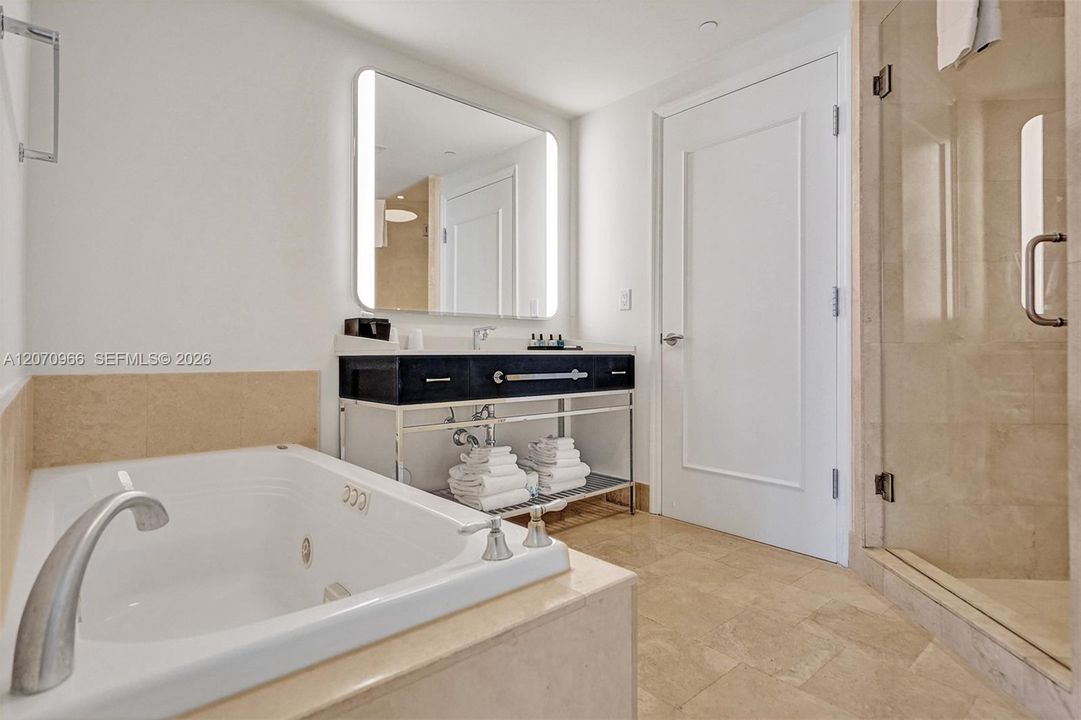 For Rent: $7,000 (1 beds, 2 baths, 1100 Square Feet)