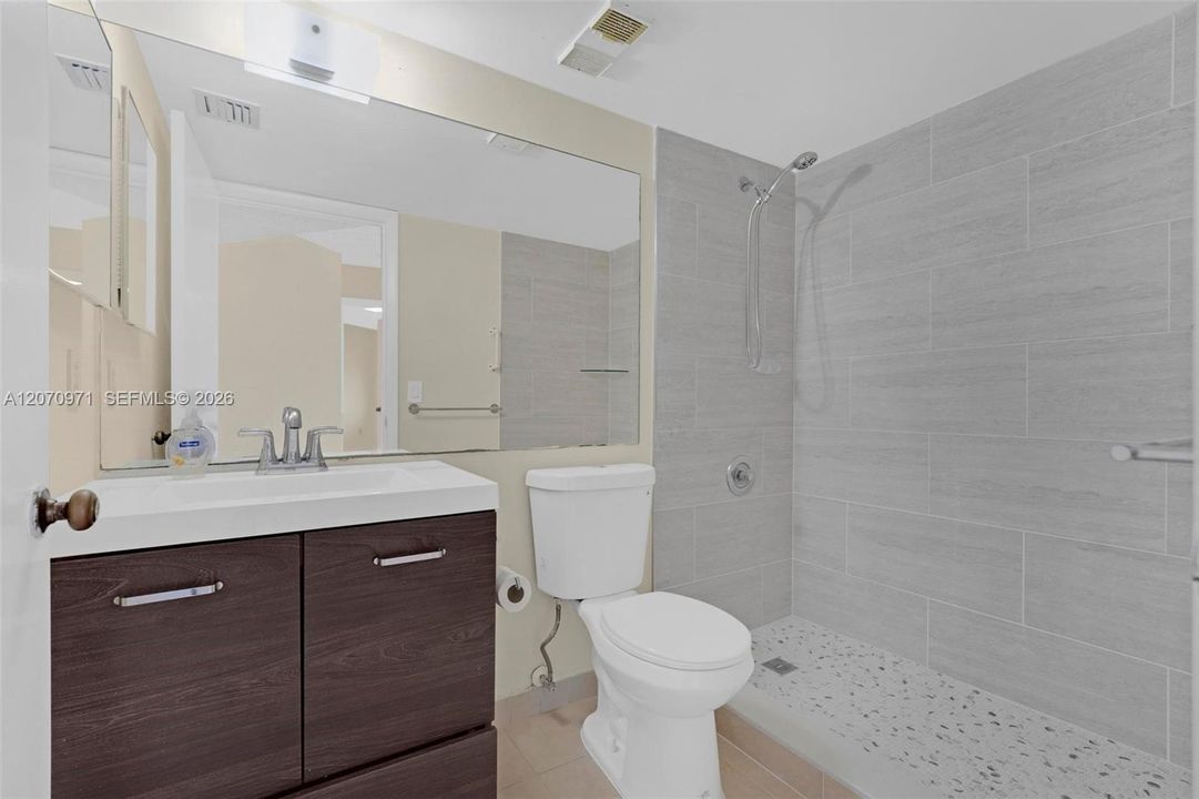 For Rent: $2,600 (2 beds, 2 baths, 1090 Square Feet)