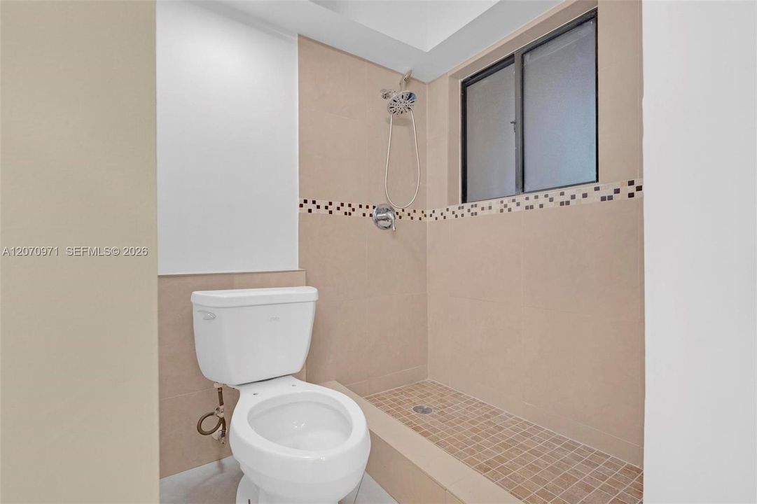 For Rent: $2,600 (2 beds, 2 baths, 1090 Square Feet)