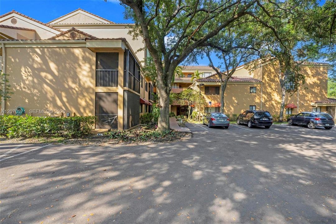 For Rent: $2,600 (2 beds, 2 baths, 1090 Square Feet)