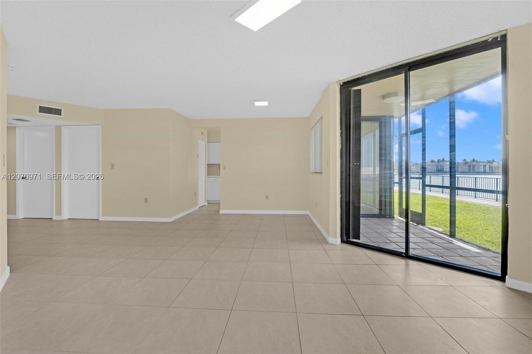 For Rent: $2,600 (2 beds, 2 baths, 1090 Square Feet)