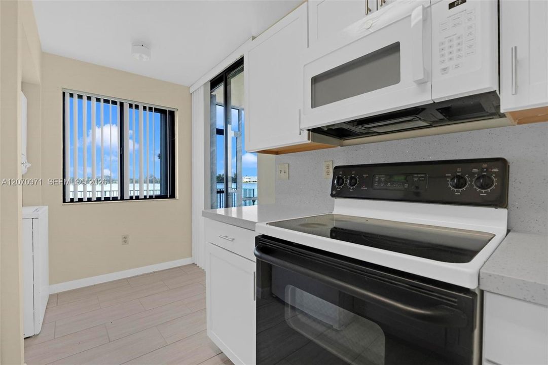 For Rent: $2,600 (2 beds, 2 baths, 1090 Square Feet)