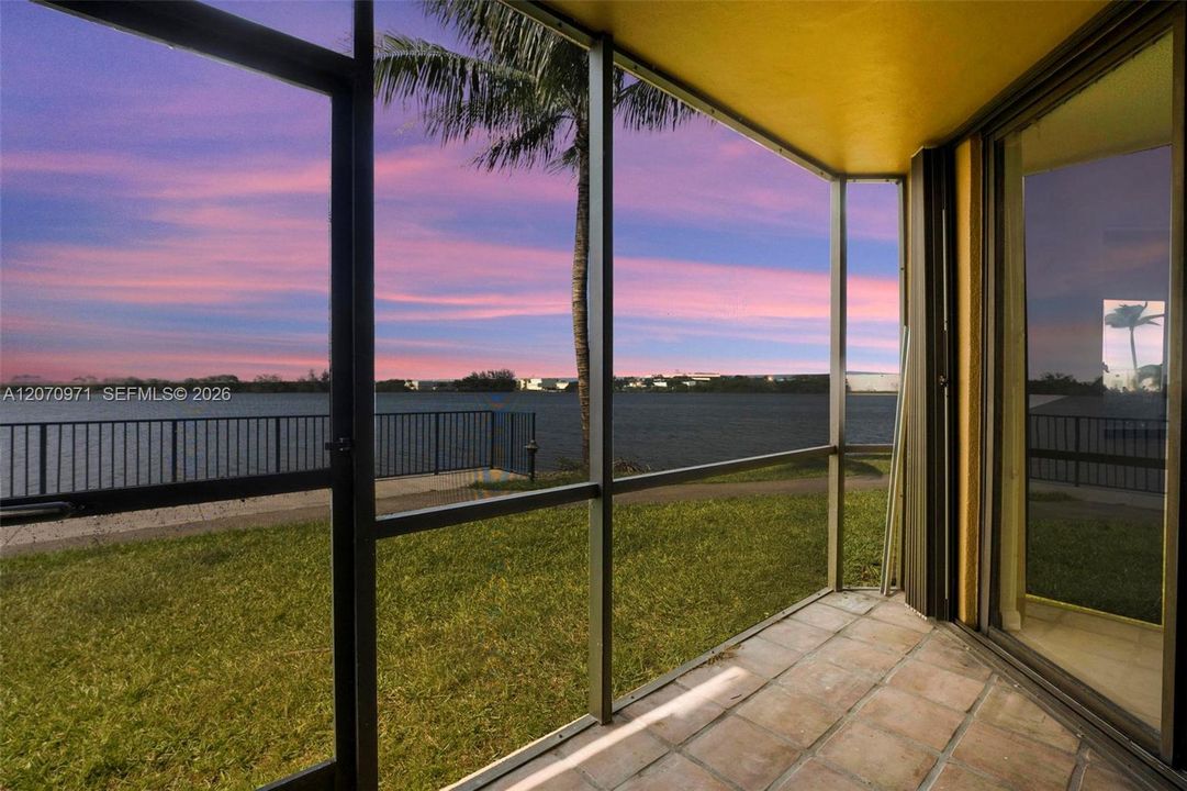 For Rent: $2,600 (2 beds, 2 baths, 1090 Square Feet)
