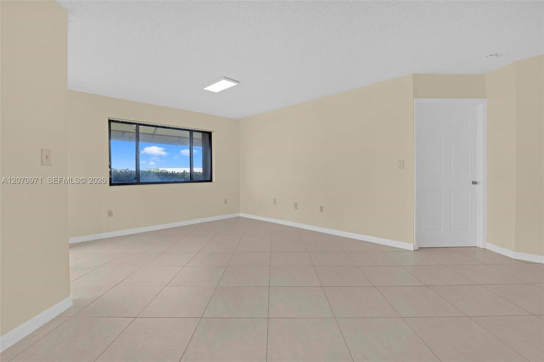 For Rent: $2,600 (2 beds, 2 baths, 1090 Square Feet)
