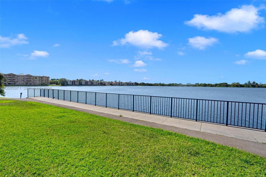 For Rent: $2,600 (2 beds, 2 baths, 1090 Square Feet)