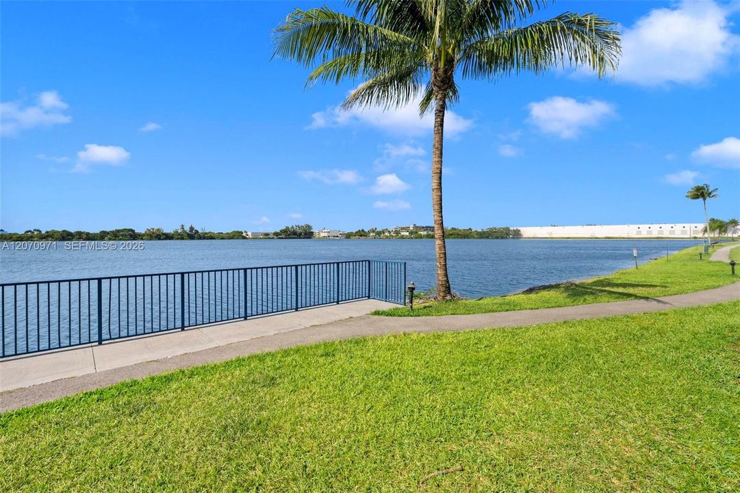 For Rent: $2,600 (2 beds, 2 baths, 1090 Square Feet)
