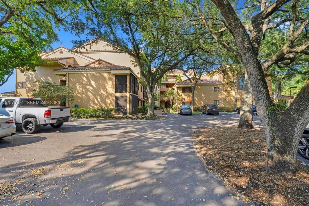For Rent: $2,600 (2 beds, 2 baths, 1090 Square Feet)