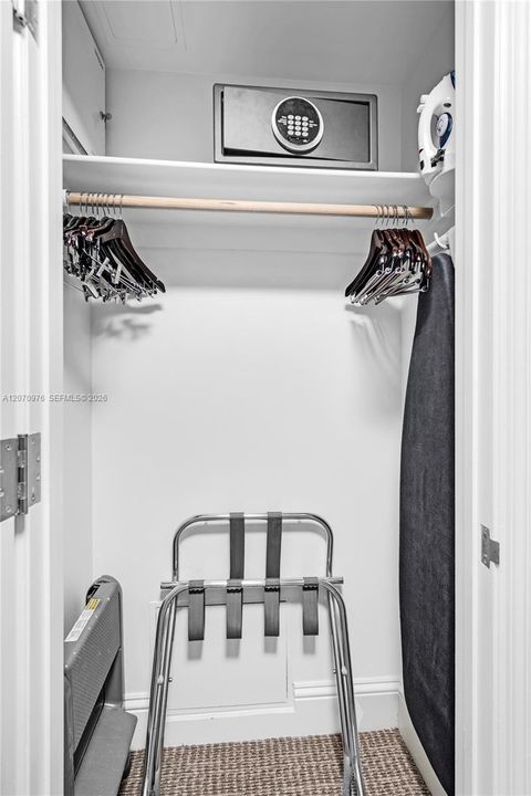 For Rent: $5,000 (0 beds, 1 baths, 550 Square Feet)