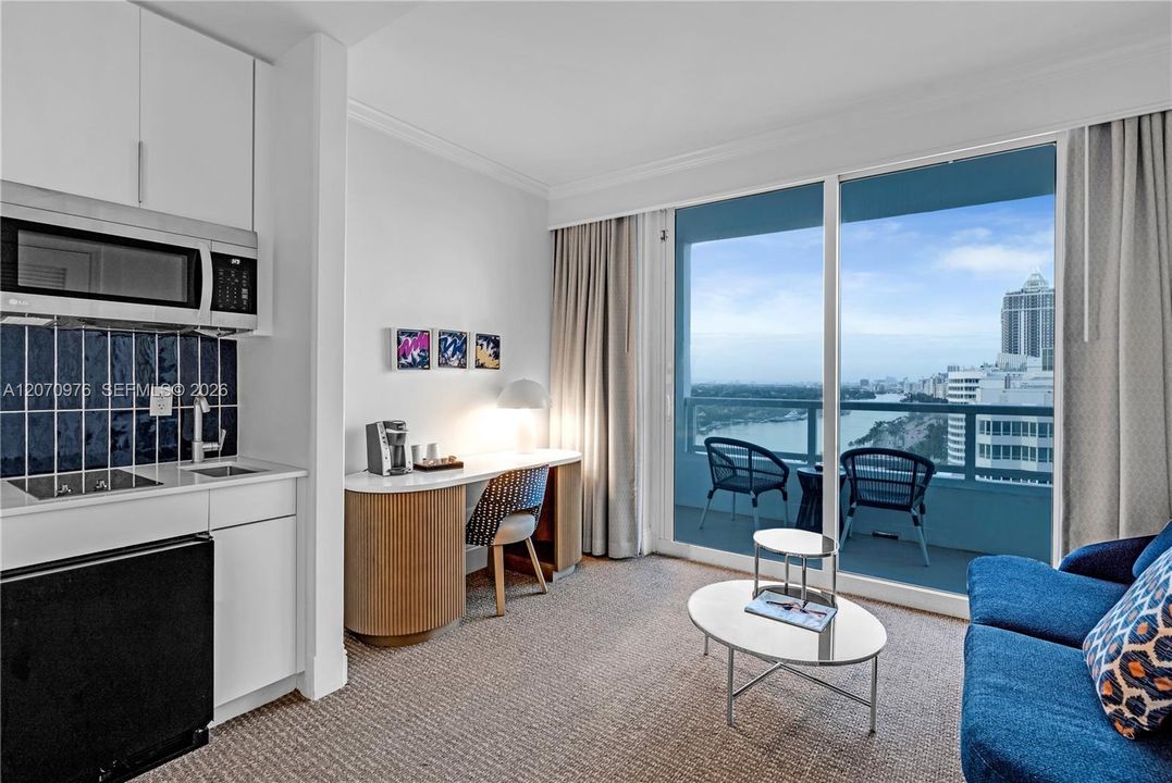 For Rent: $5,000 (0 beds, 1 baths, 550 Square Feet)