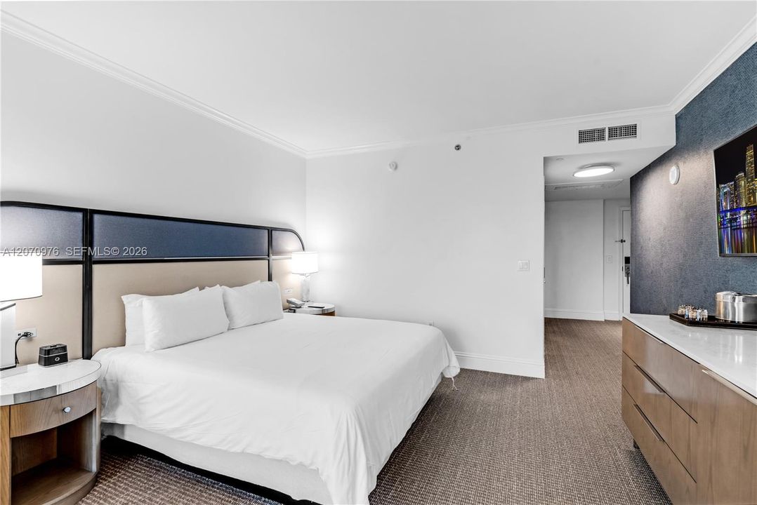 For Rent: $5,000 (0 beds, 1 baths, 550 Square Feet)