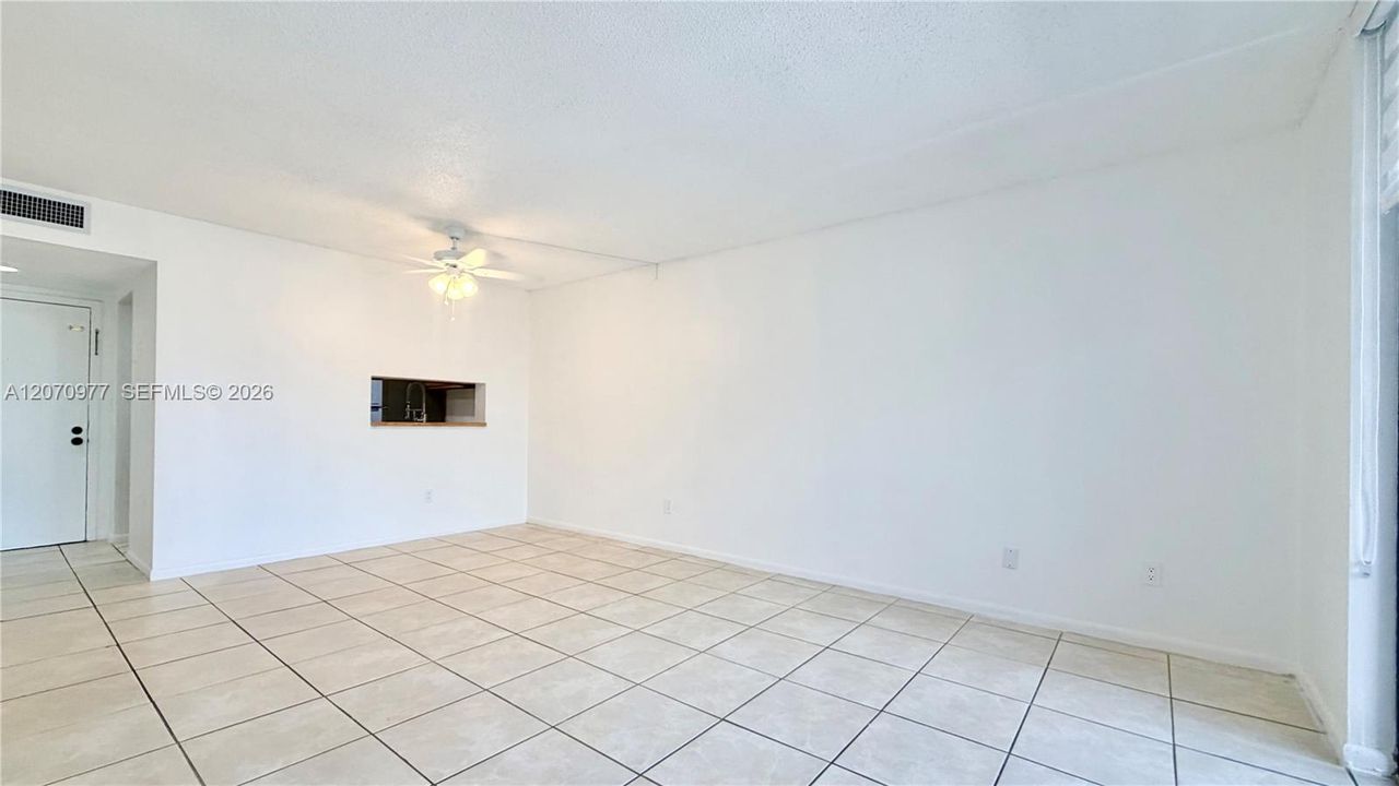 For Rent: $1,850 (1 beds, 1 baths, 773 Square Feet)