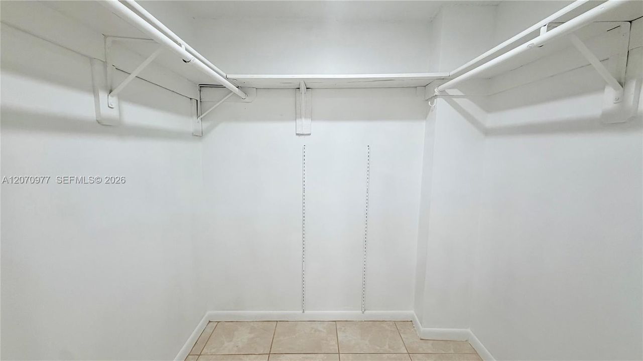 For Rent: $1,850 (1 beds, 1 baths, 773 Square Feet)