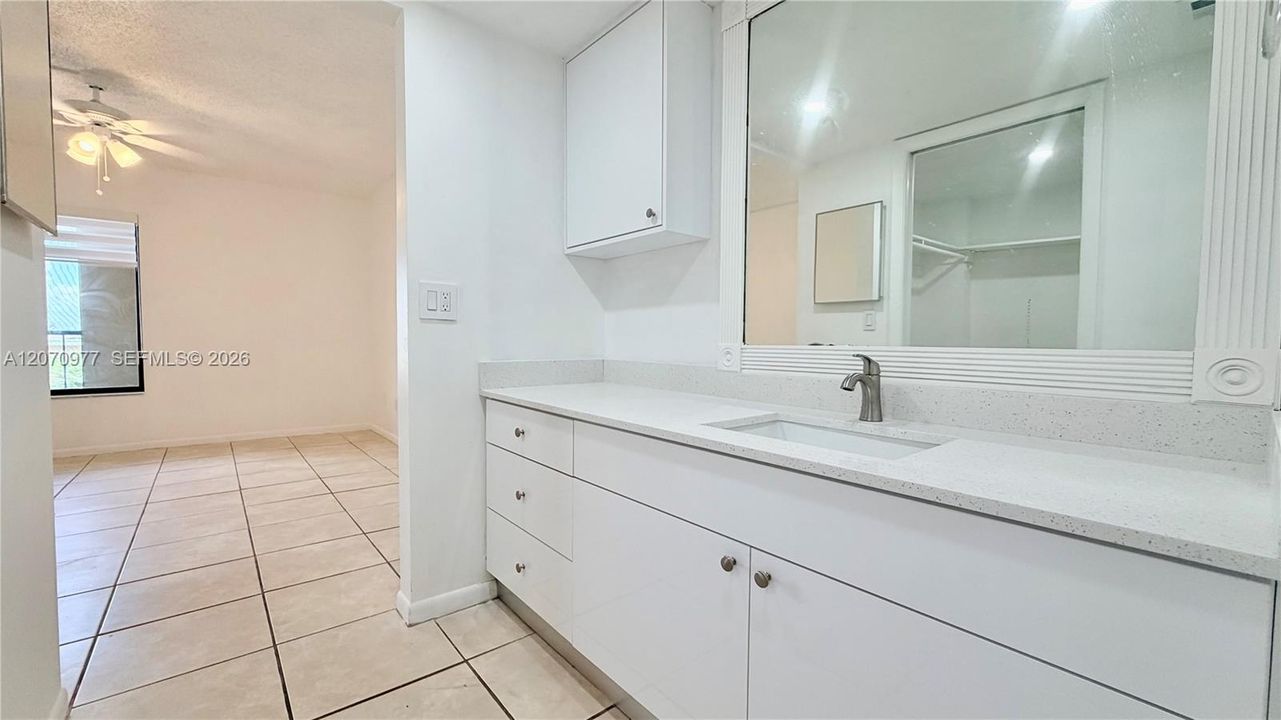 For Rent: $1,850 (1 beds, 1 baths, 773 Square Feet)