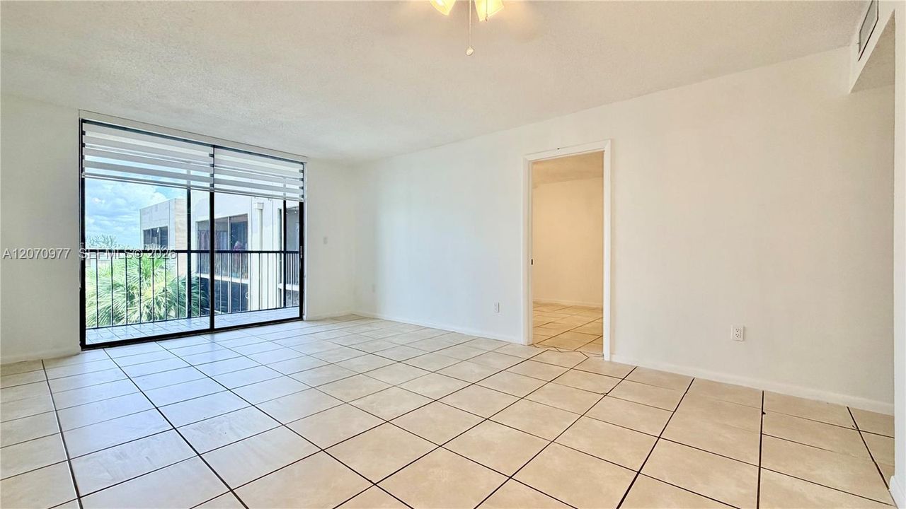 For Rent: $1,850 (1 beds, 1 baths, 773 Square Feet)