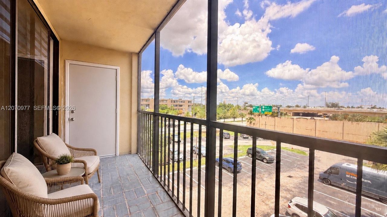 For Rent: $1,850 (1 beds, 1 baths, 773 Square Feet)
