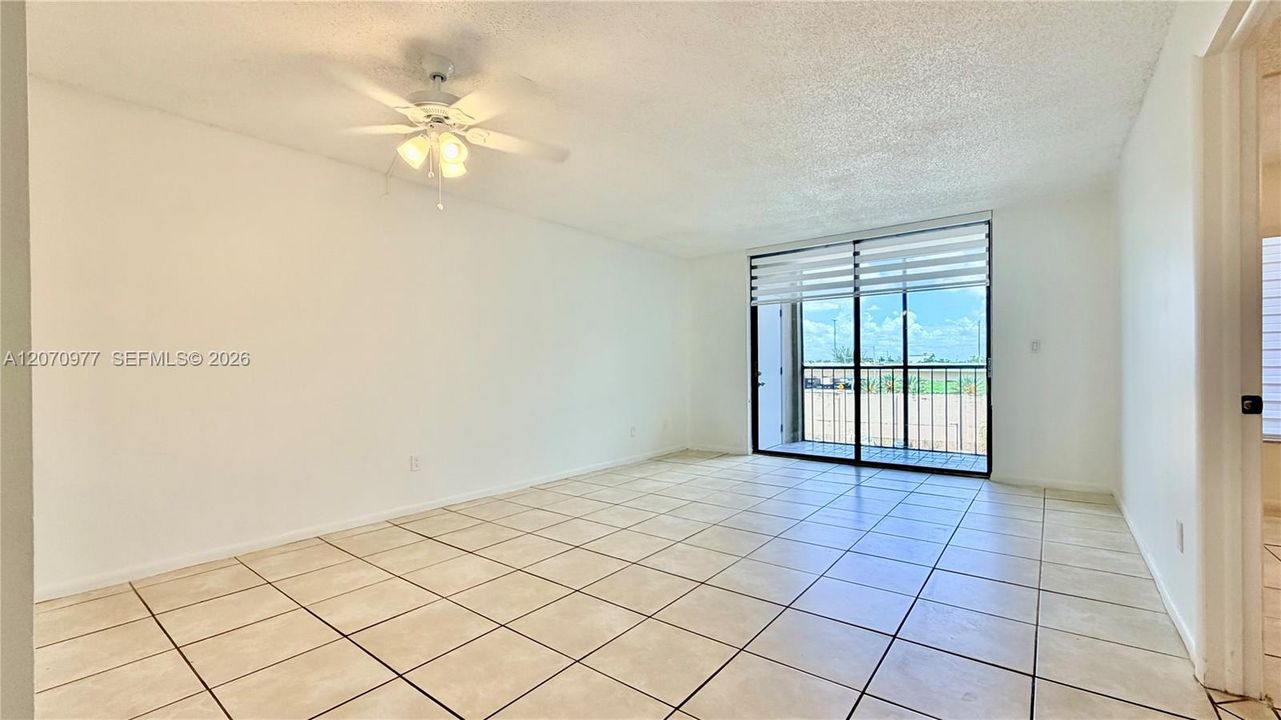 For Rent: $1,850 (1 beds, 1 baths, 773 Square Feet)