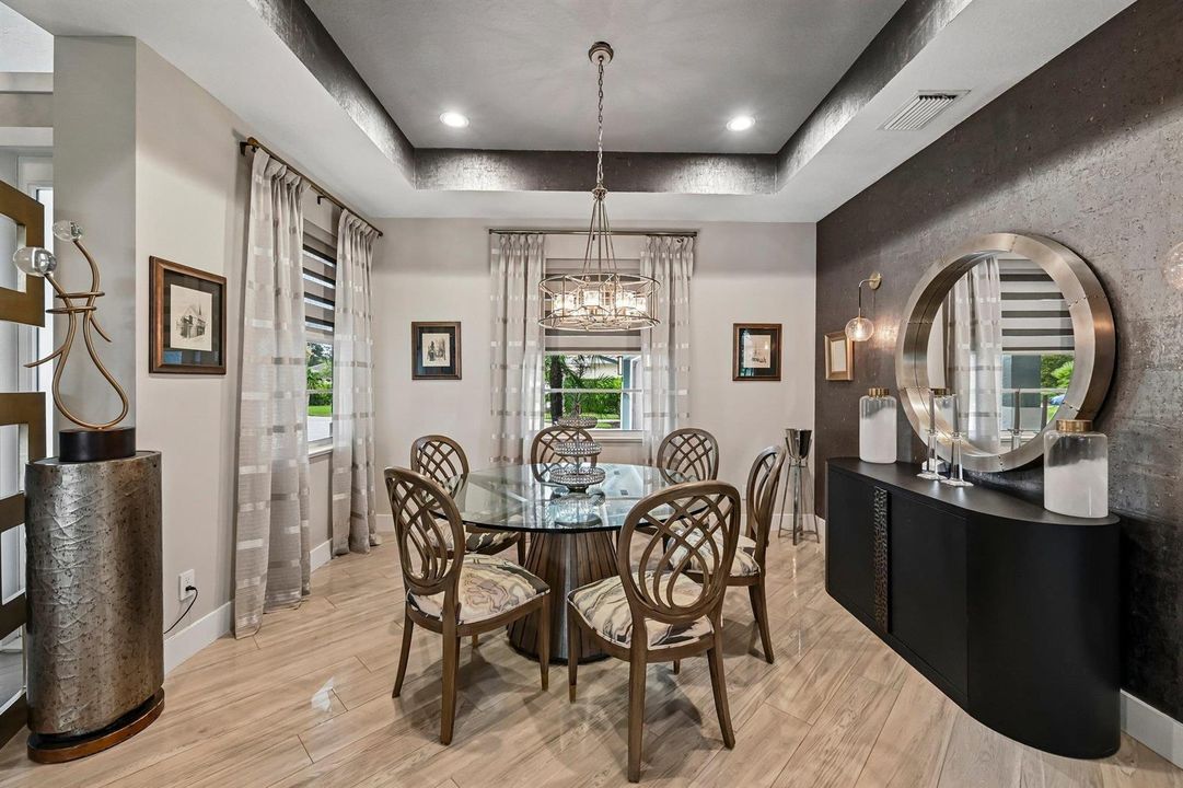 This Dining Room Sparkles