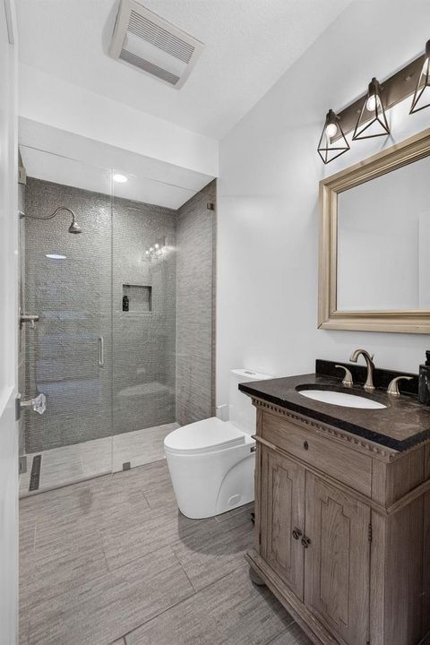 Ensuite Full Bathroom