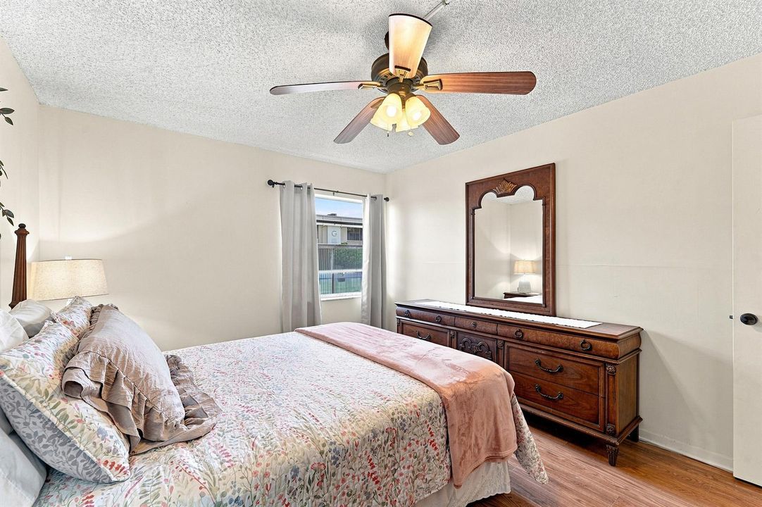 18_primary bedroom