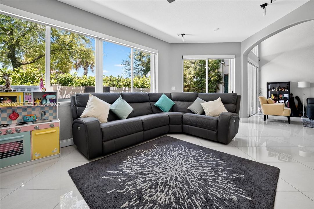 For Rent: $5,000 (4 beds, 2 baths, 2245 Square Feet)