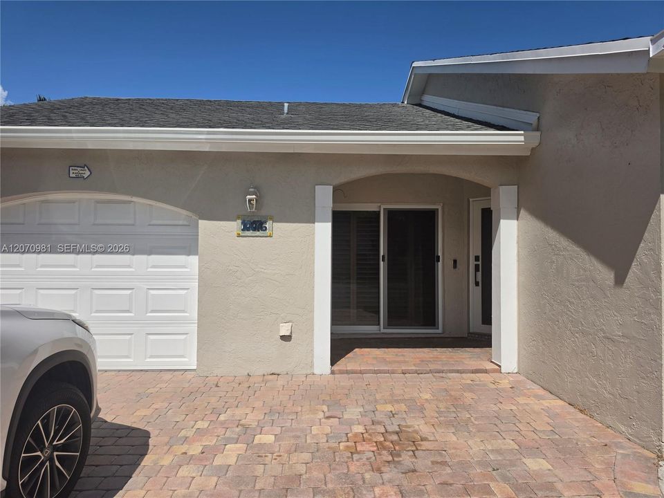 For Rent: $3,800 (2 beds, 2 baths, 1064 Square Feet)