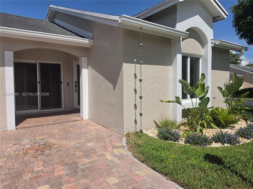 For Rent: $3,800 (2 beds, 2 baths, 1064 Square Feet)