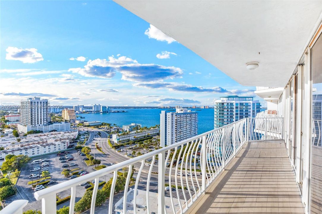 For Rent: $2,900 (2 beds, 2 baths, 1030 Square Feet)