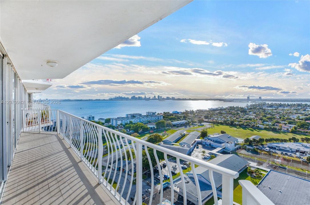 For Rent: $2,900 (2 beds, 2 baths, 1030 Square Feet)