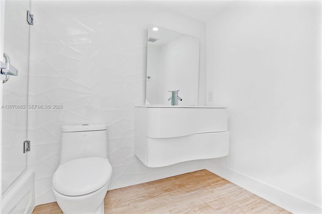 For Rent: $2,900 (2 beds, 2 baths, 1030 Square Feet)